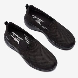 NWOT SKECHERS WOMENS AIR COOLED ARCH FIT BLACK SNEAKERS 8.5